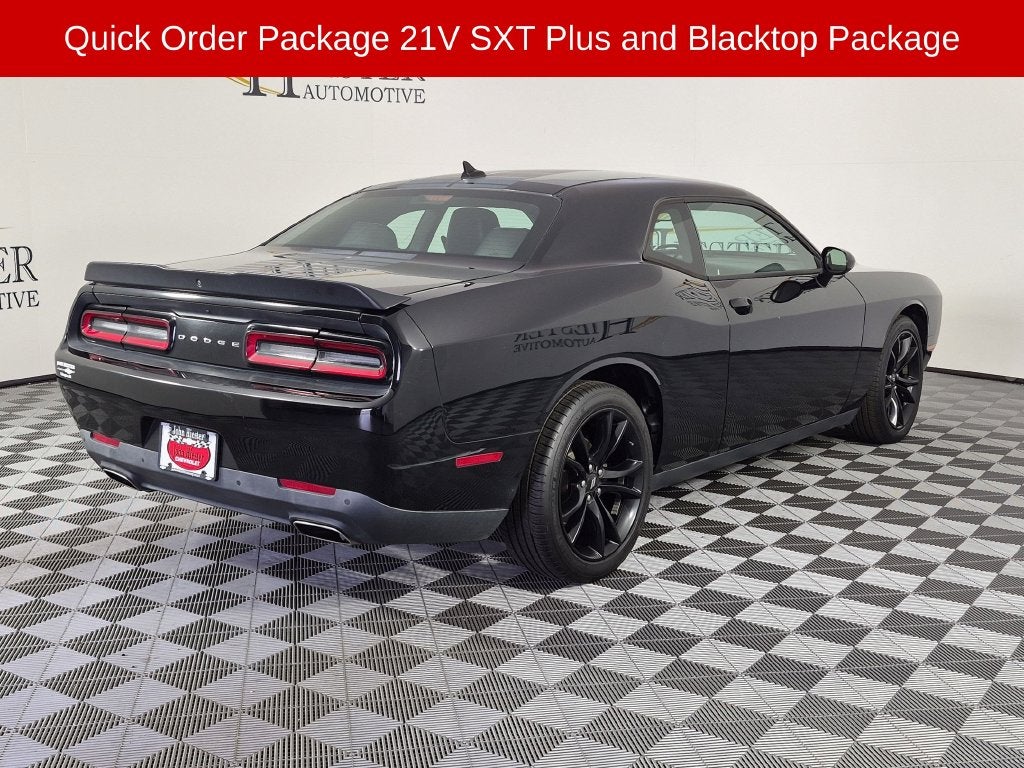 2017 Dodge Challenger SXT