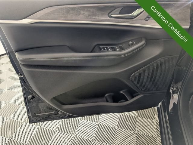 2023 Jeep Grand Cherokee L Limited 4x2