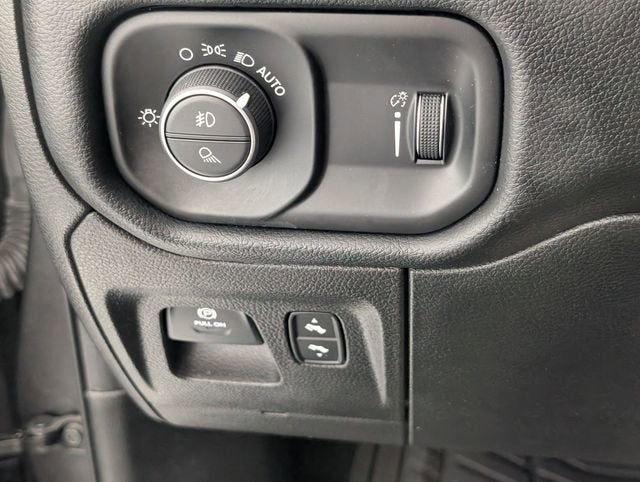2021 RAM 1500 Big Horn Crew Cab 4x2 5'7" Box
