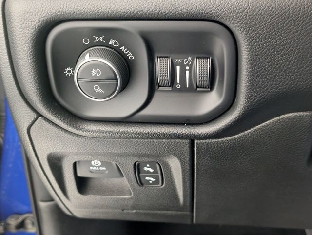 2019 RAM 1500 Big Horn/Lone Star Crew Cab 4x4 6'4" Box