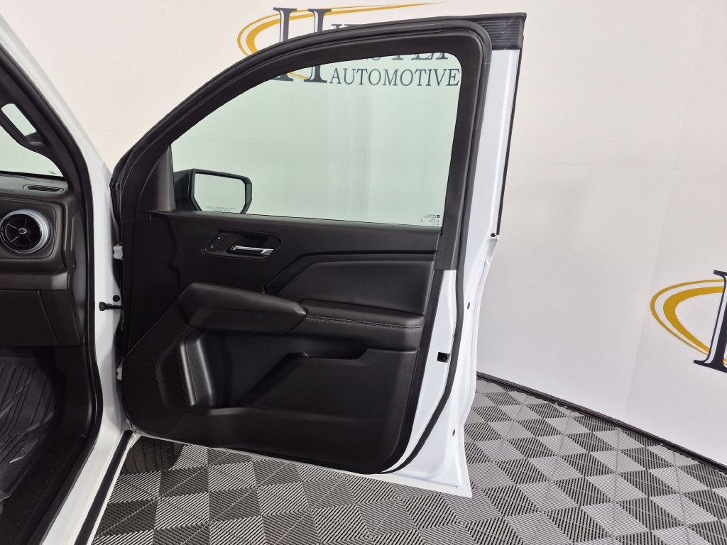 2023 Chevrolet Colorado LT - Photo 36