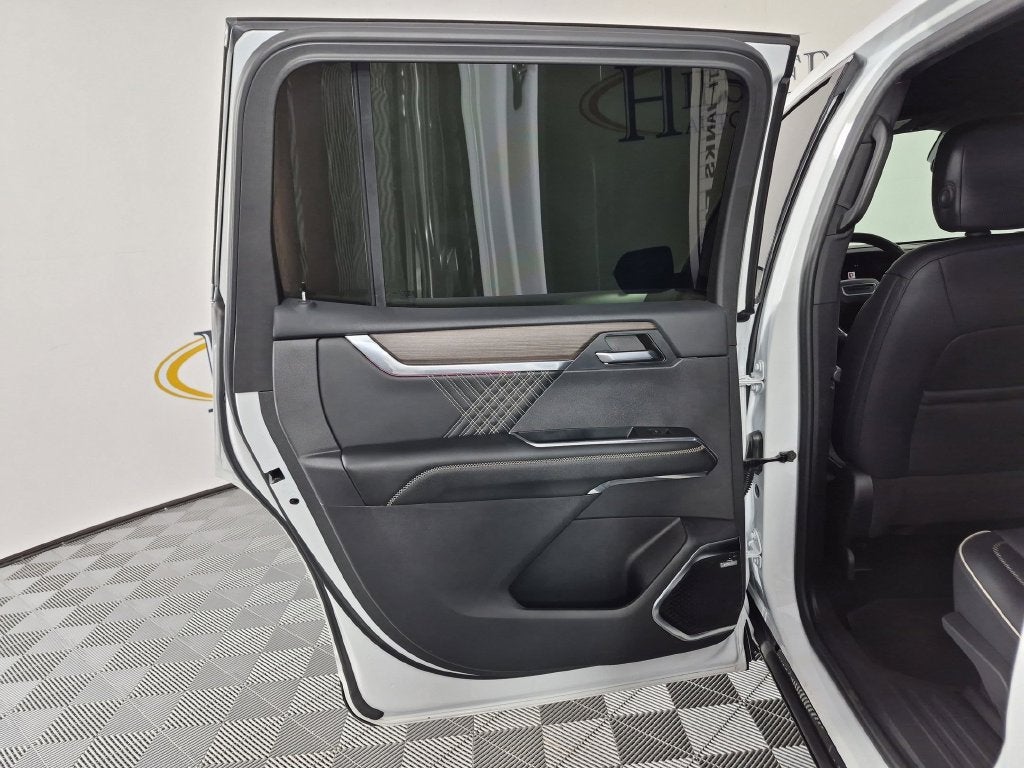 2024 GMC Acadia Denali - Photo 29