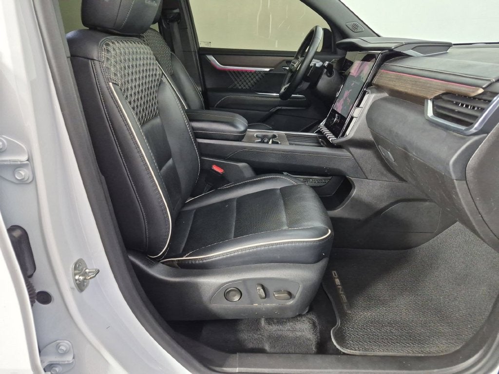 2024 GMC Acadia Denali - Photo 36