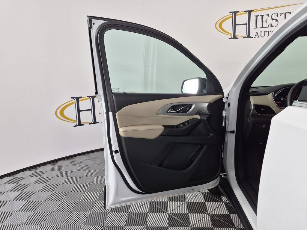 2023 Chevrolet Traverse LS - Photo 14