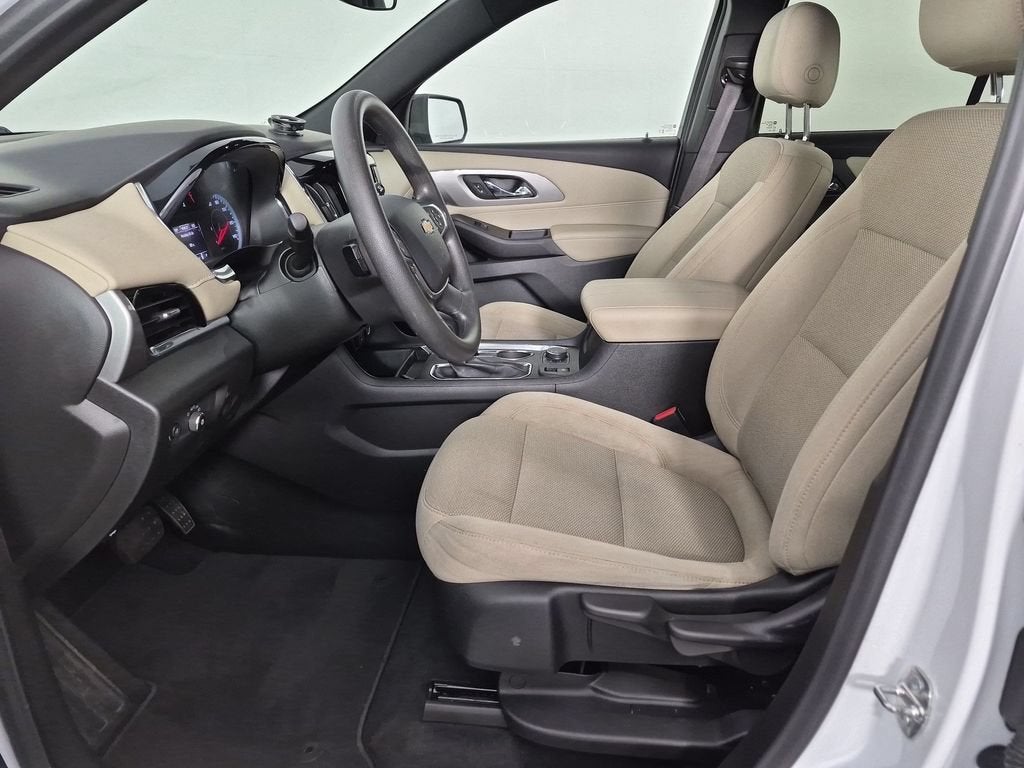 2023 Chevrolet Traverse LS - Photo 17