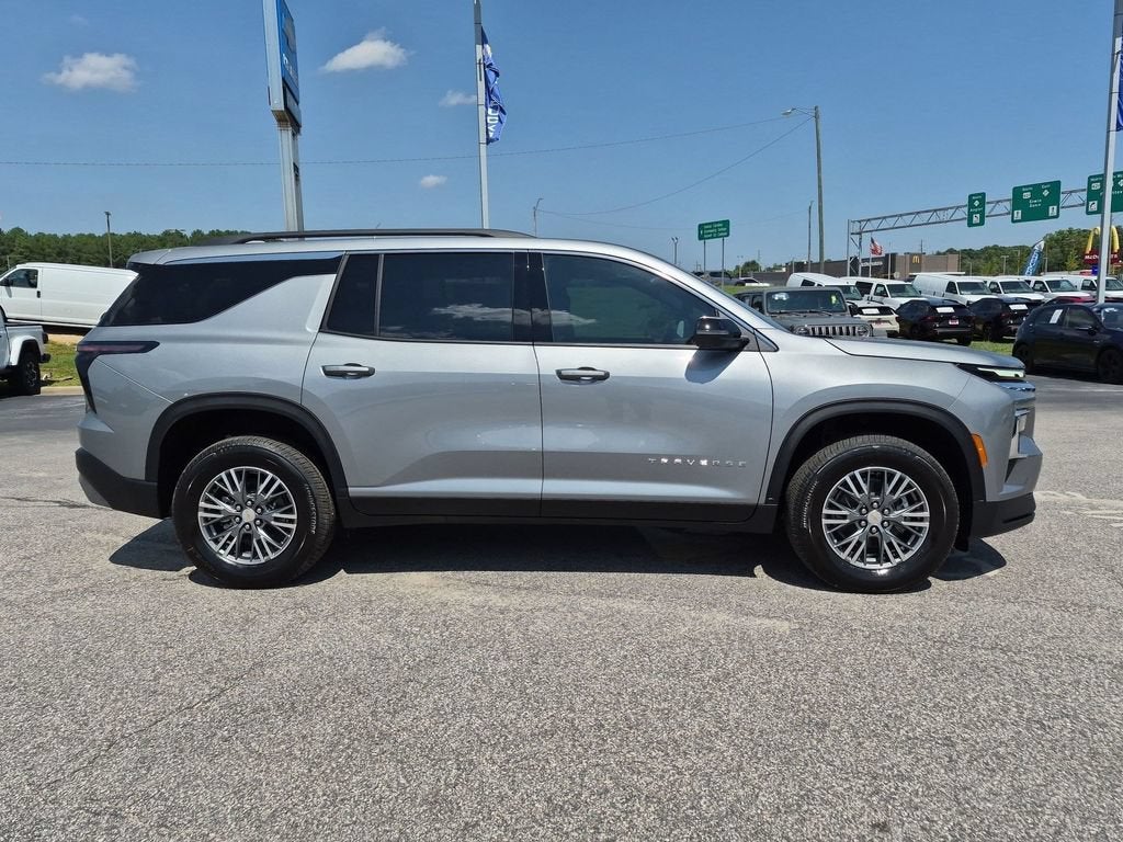 2027 Chevrolet Traverse LT - Photo 3