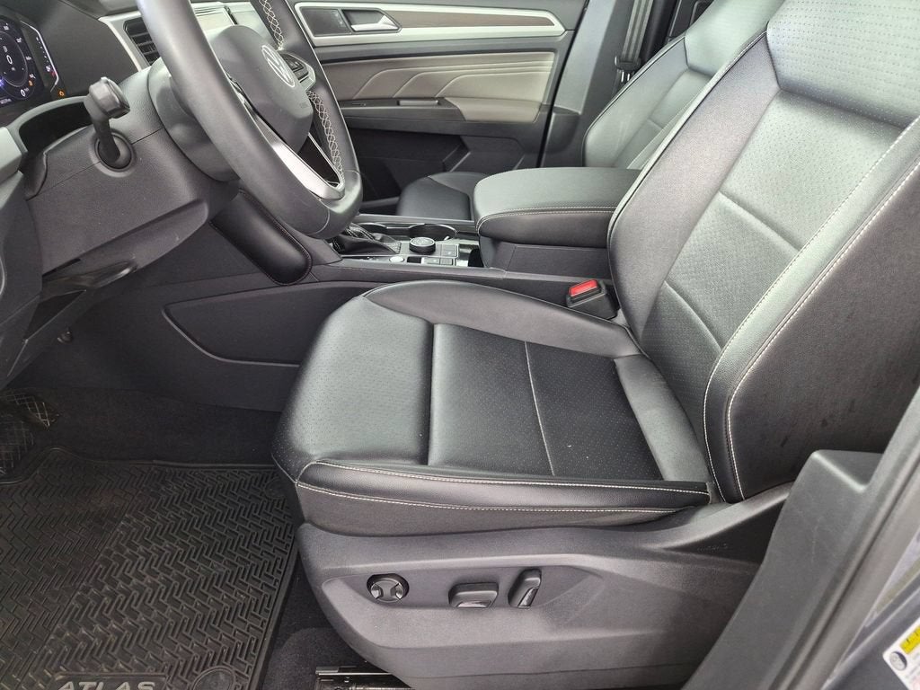 2022 Volkswagen Atlas SE w/Tech - Photo 13