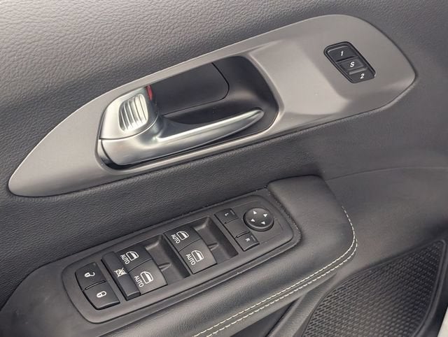 2025 Chrysler Pacifica Select - Photo 11