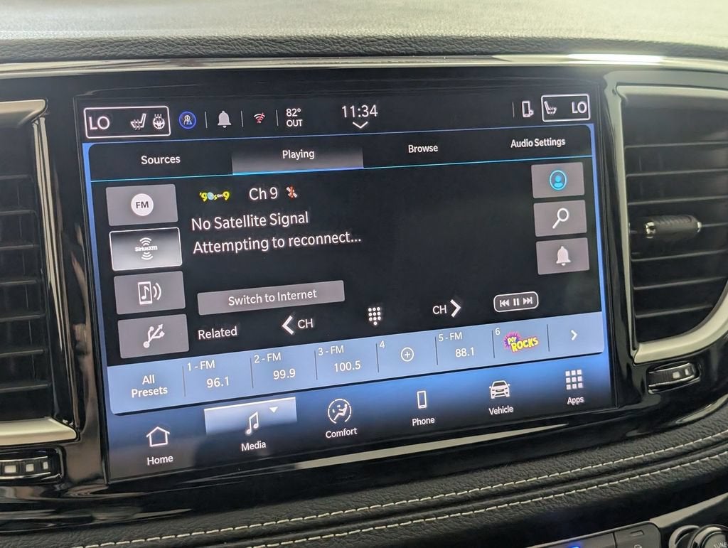 2025 Chrysler Pacifica Select