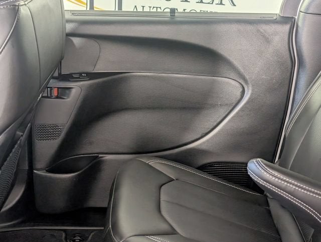 2025 Chrysler Pacifica Select - Photo 26