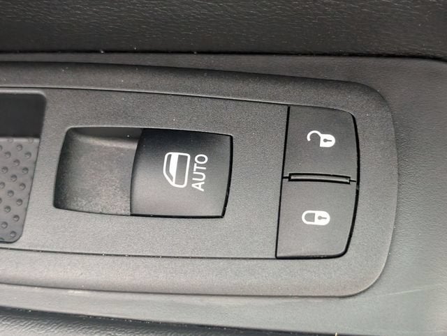 2025 Chrysler Pacifica Select - Photo 33