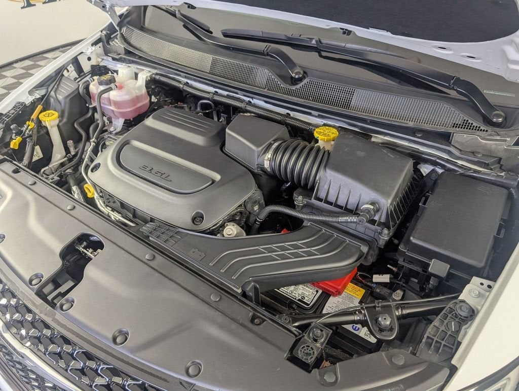 2025 Chrysler Pacifica Select
