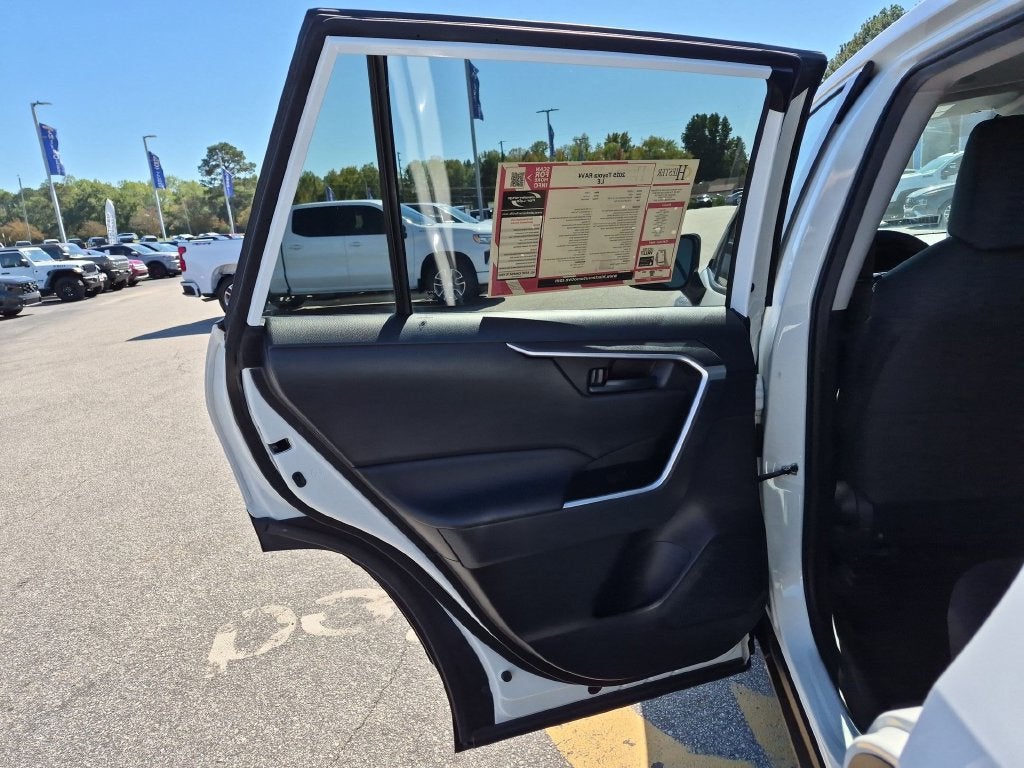 2025 Toyota RAV4 LE - Photo 29