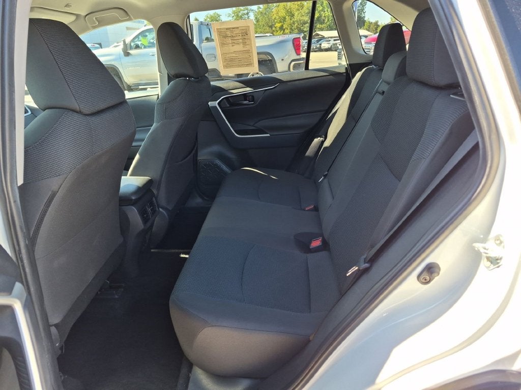 2025 Toyota RAV4 LE - Photo 30