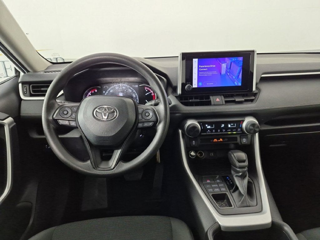 2025 Toyota RAV4 LE - Photo 31