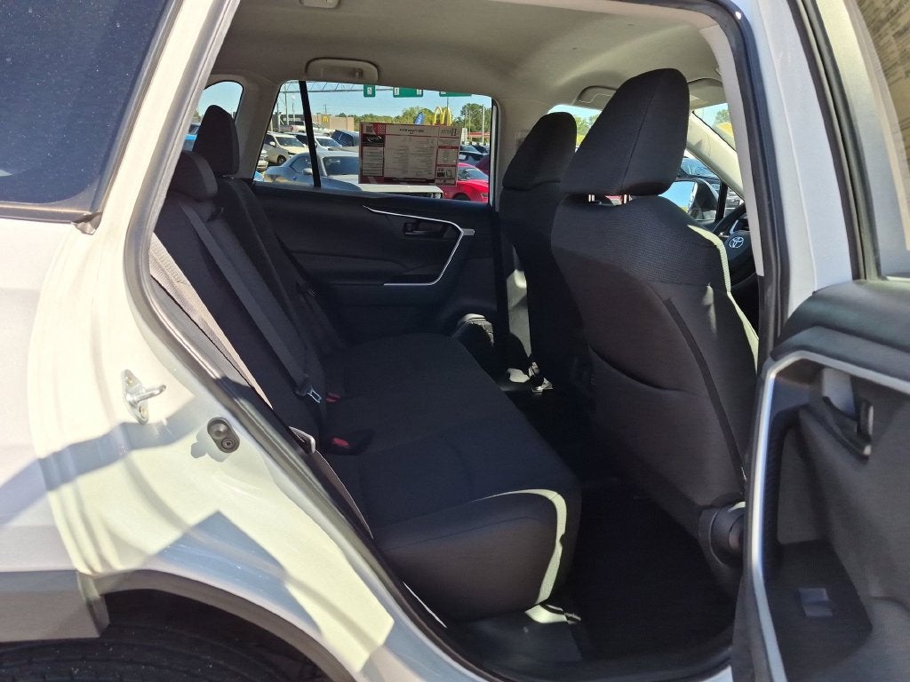 2025 Toyota RAV4 LE - Photo 33