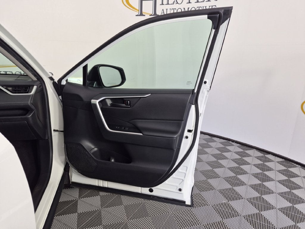 2025 Toyota RAV4 LE - Photo 35