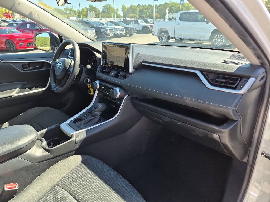2025 Toyota RAV4 LE - Photo 36