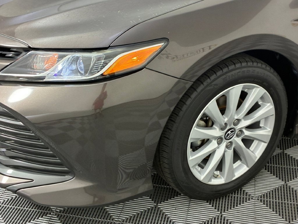 2018 Toyota Camry LE - Photo 10