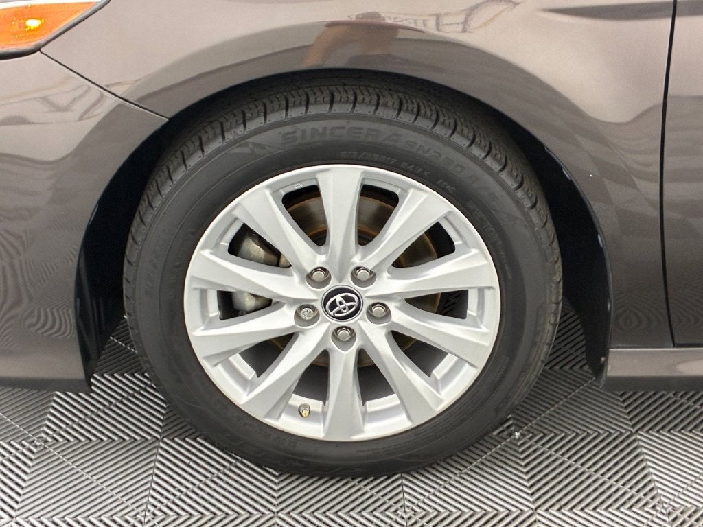 2018 Toyota Camry LE - Photo 11