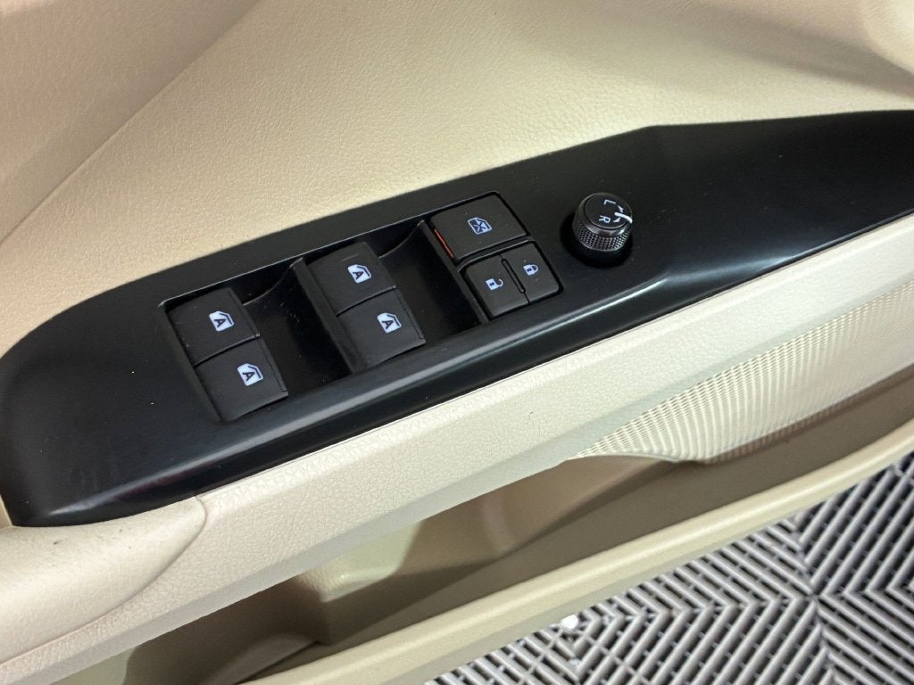 2018 Toyota Camry LE - Photo 14