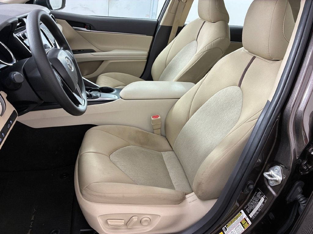 2018 Toyota Camry LE - Photo 15