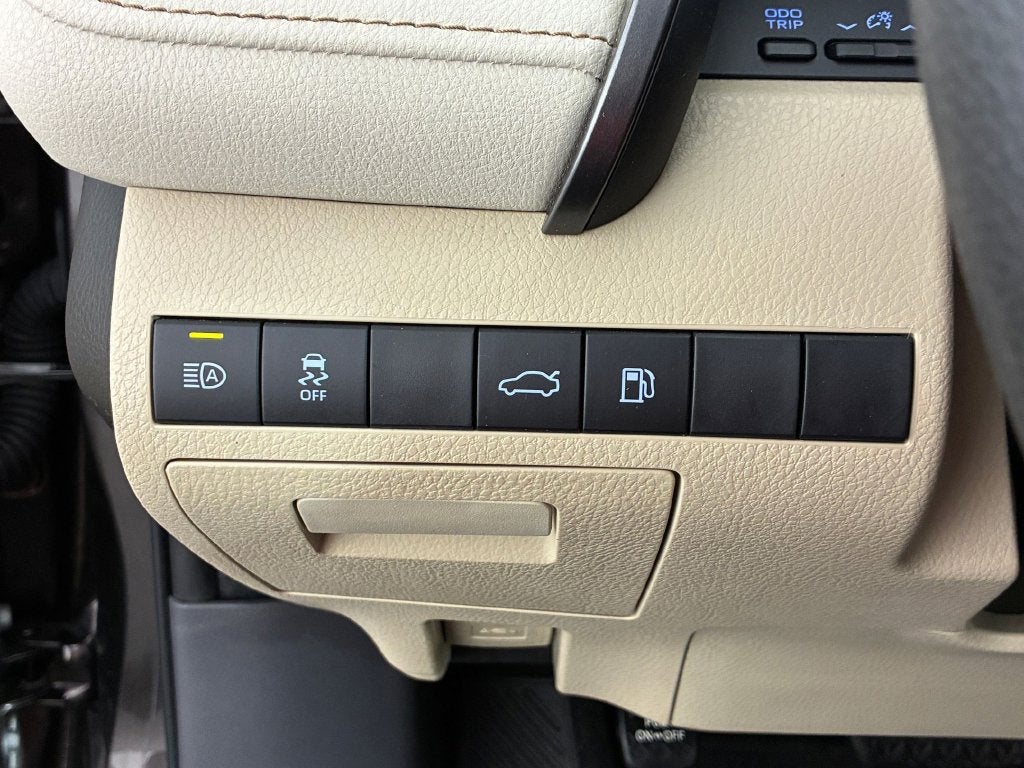 2018 Toyota Camry LE - Photo 17