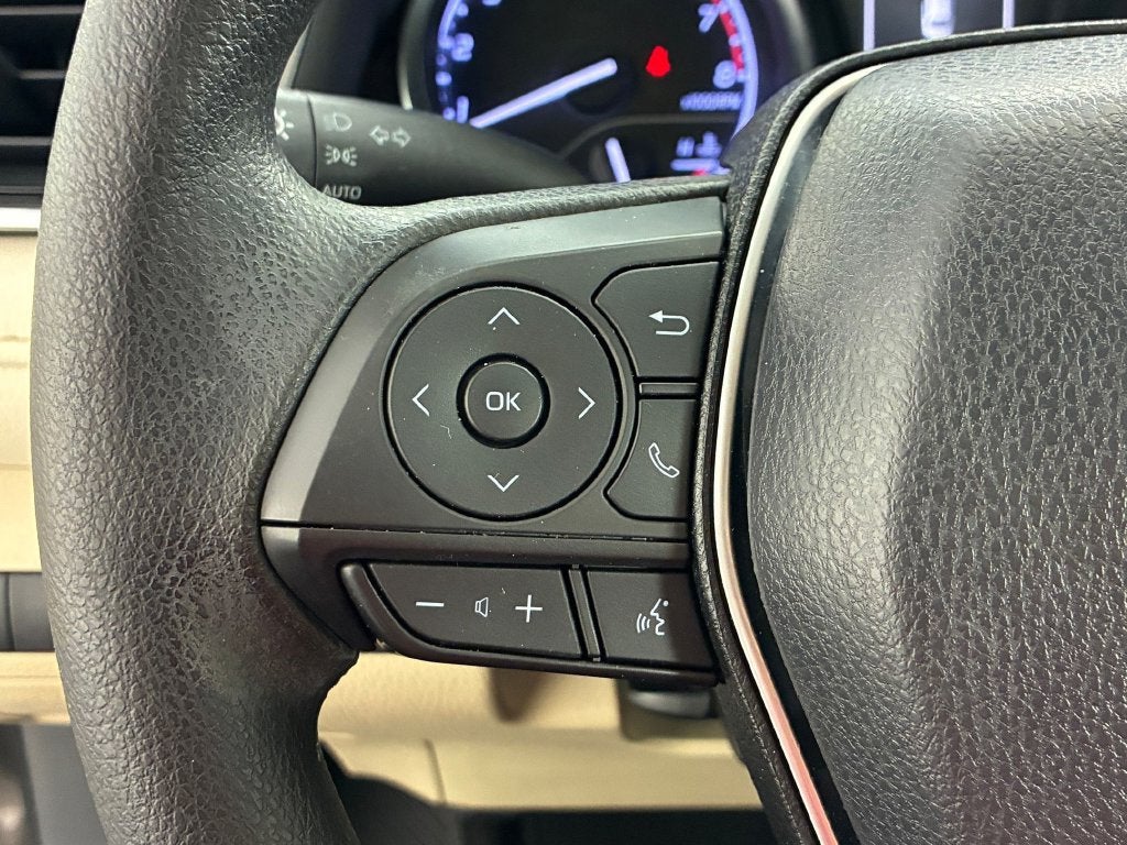 2018 Toyota Camry LE - Photo 18