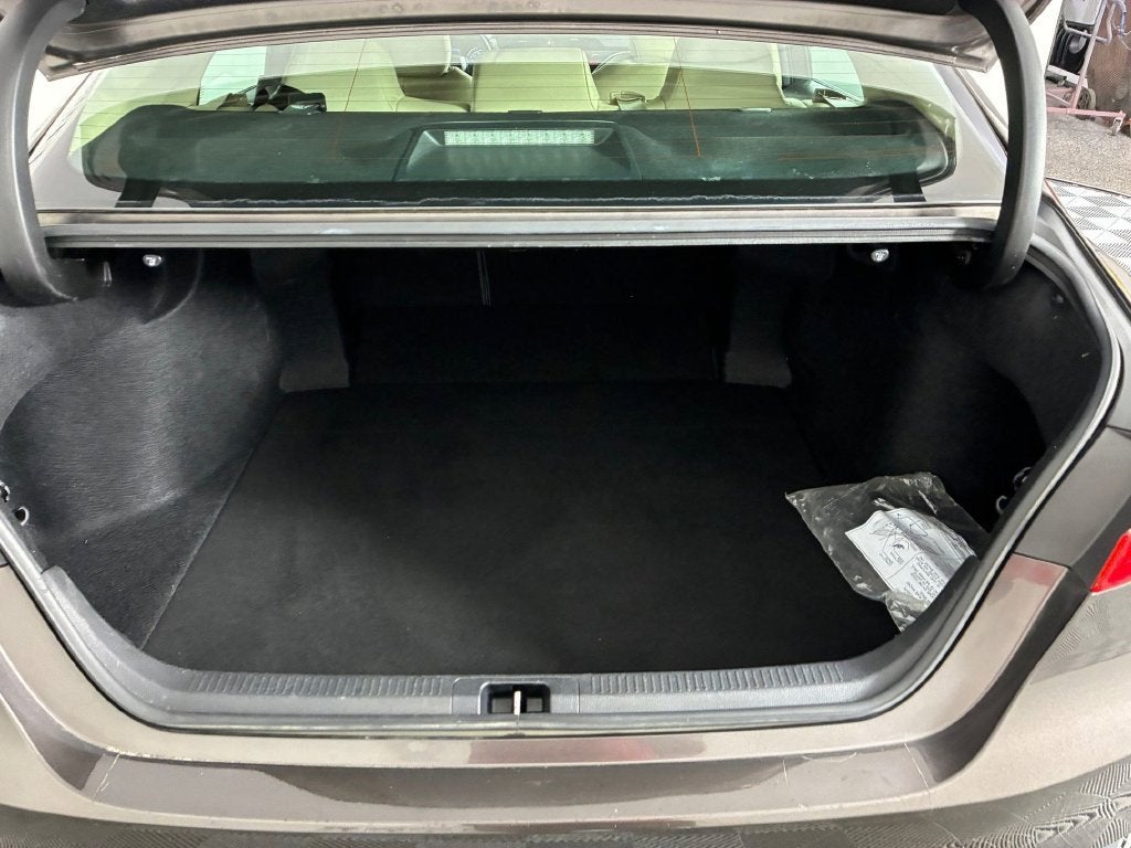 2018 Toyota Camry LE - Photo 28