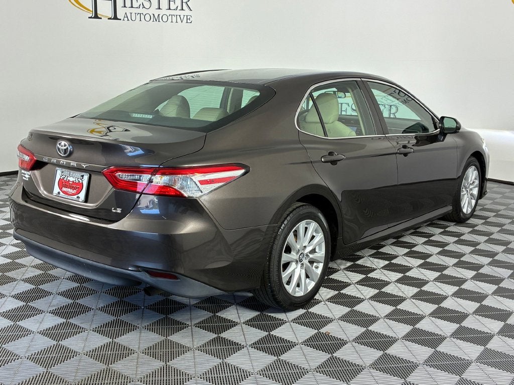 2018 Toyota Camry LE - Photo 8