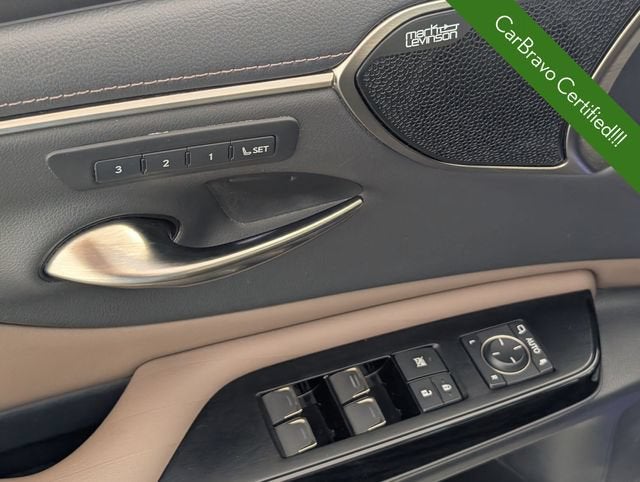 2022 Lexus ES 300h Ultra Luxury