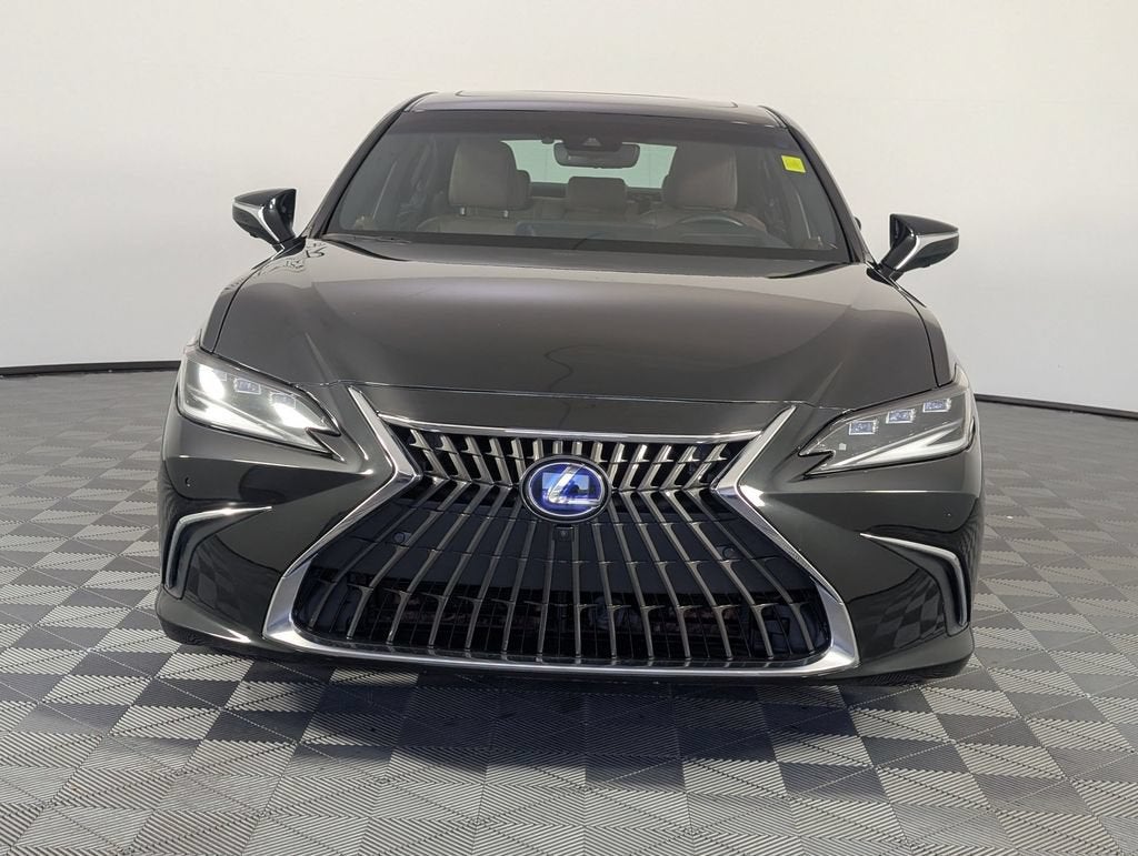 2022 Lexus ES 300h Ultra Luxury