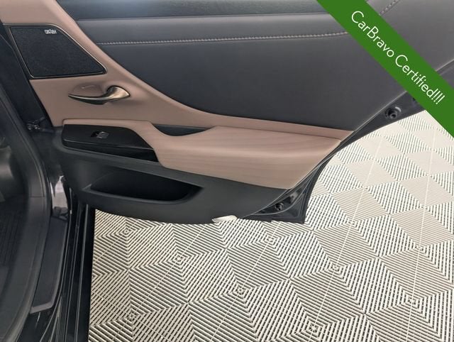 2022 Lexus ES 300h Ultra Luxury