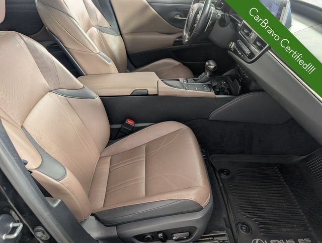 2022 Lexus ES 300h Ultra Luxury