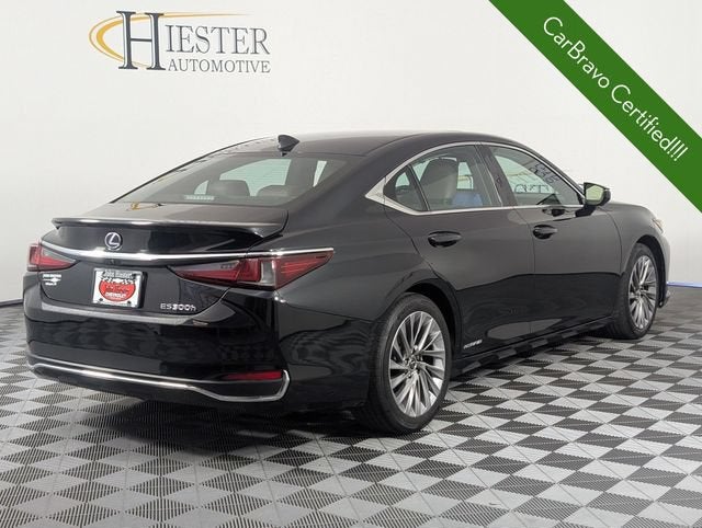 2022 Lexus ES 300h Ultra Luxury