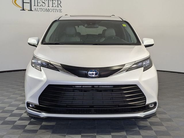 2025 Toyota Sienna XLE