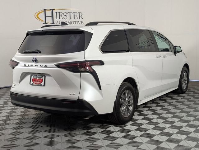 2025 Toyota Sienna XLE