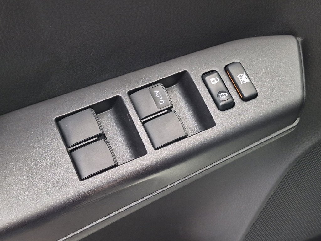 2016 Toyota RAV4 LE - Photo 13
