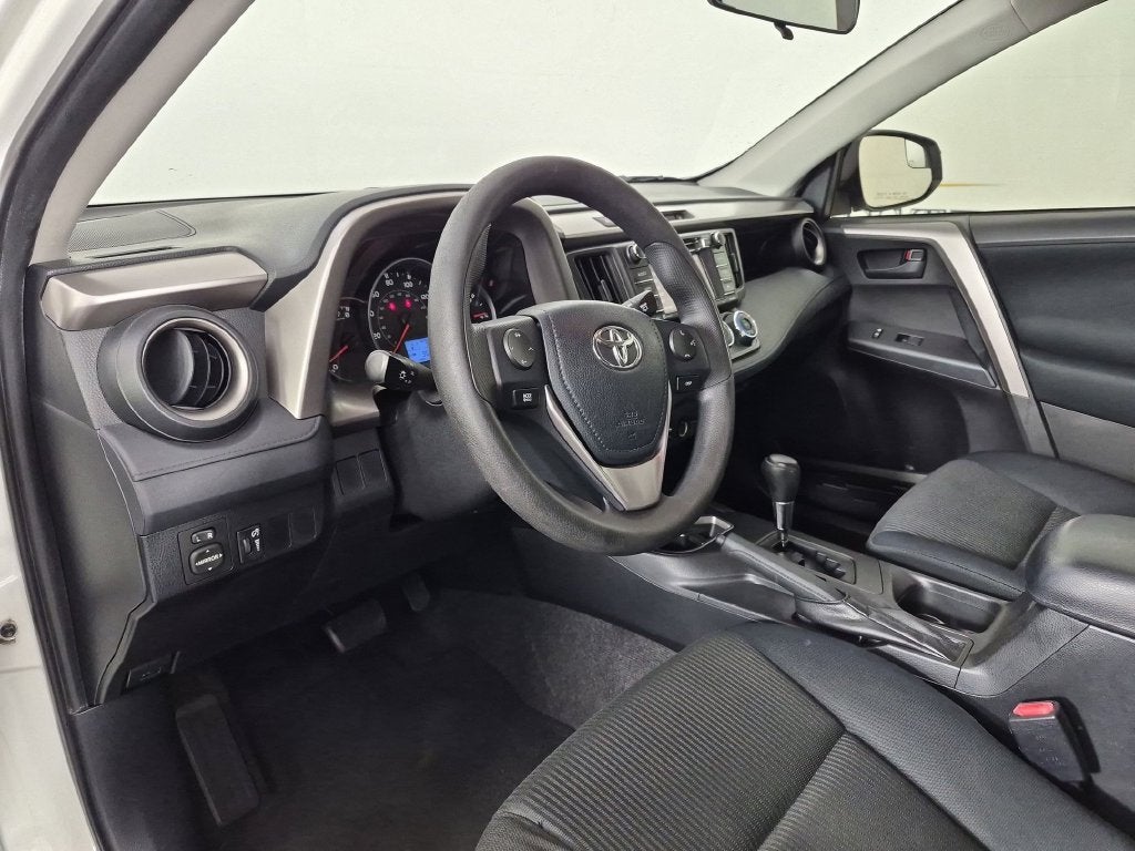 2016 Toyota RAV4 LE - Photo 16