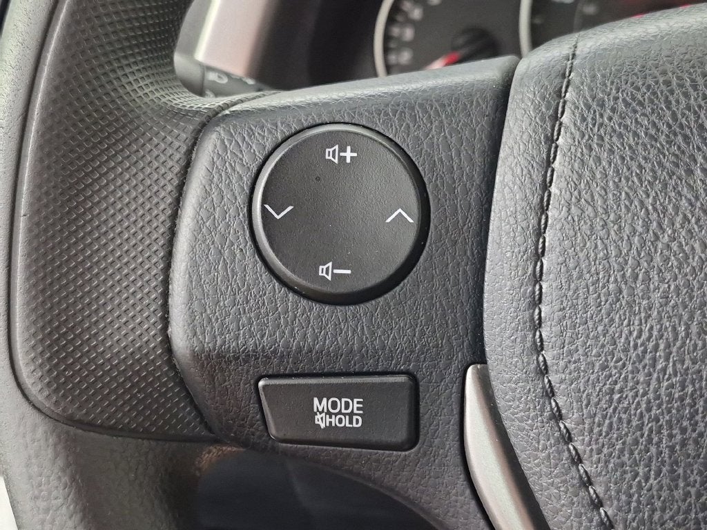 2016 Toyota RAV4 LE - Photo 17