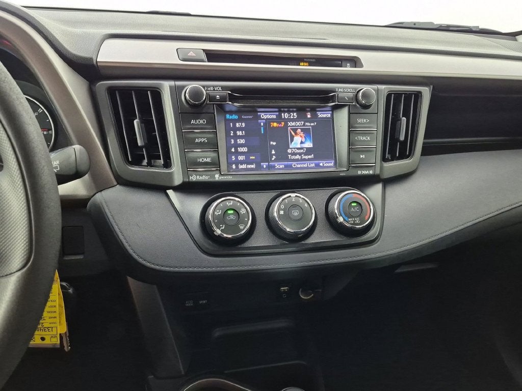 2016 Toyota RAV4 LE - Photo 21