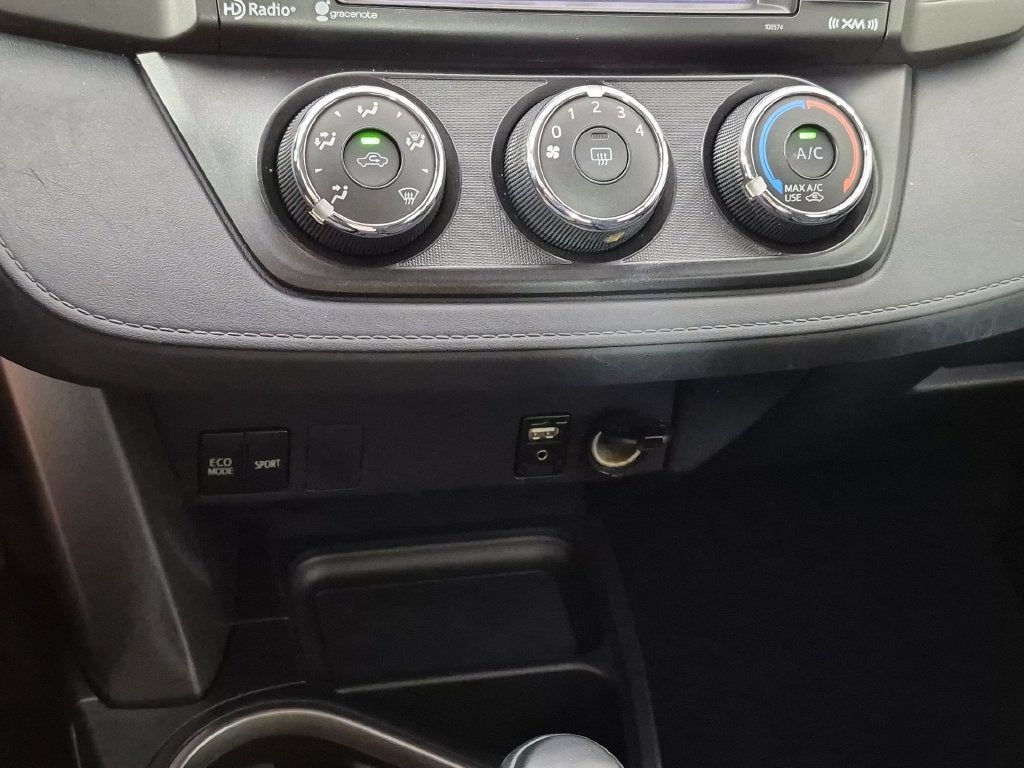 2016 Toyota RAV4 LE - Photo 24