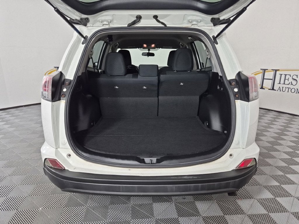 2016 Toyota RAV4 LE - Photo 30