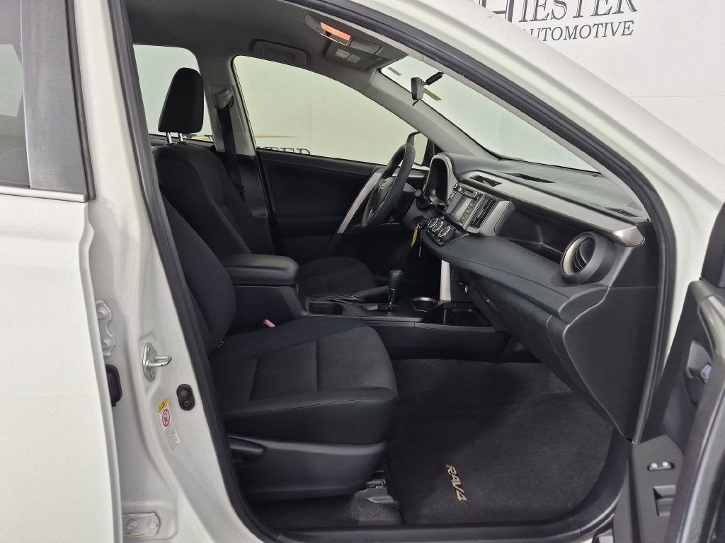 2016 Toyota RAV4 LE - Photo 33