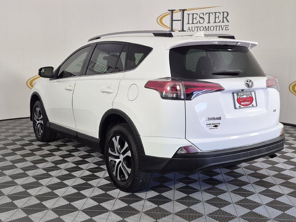 2016 Toyota RAV4 LE - Photo 6