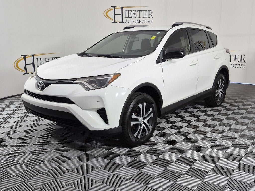 2016 Toyota RAV4 LE - Photo 8