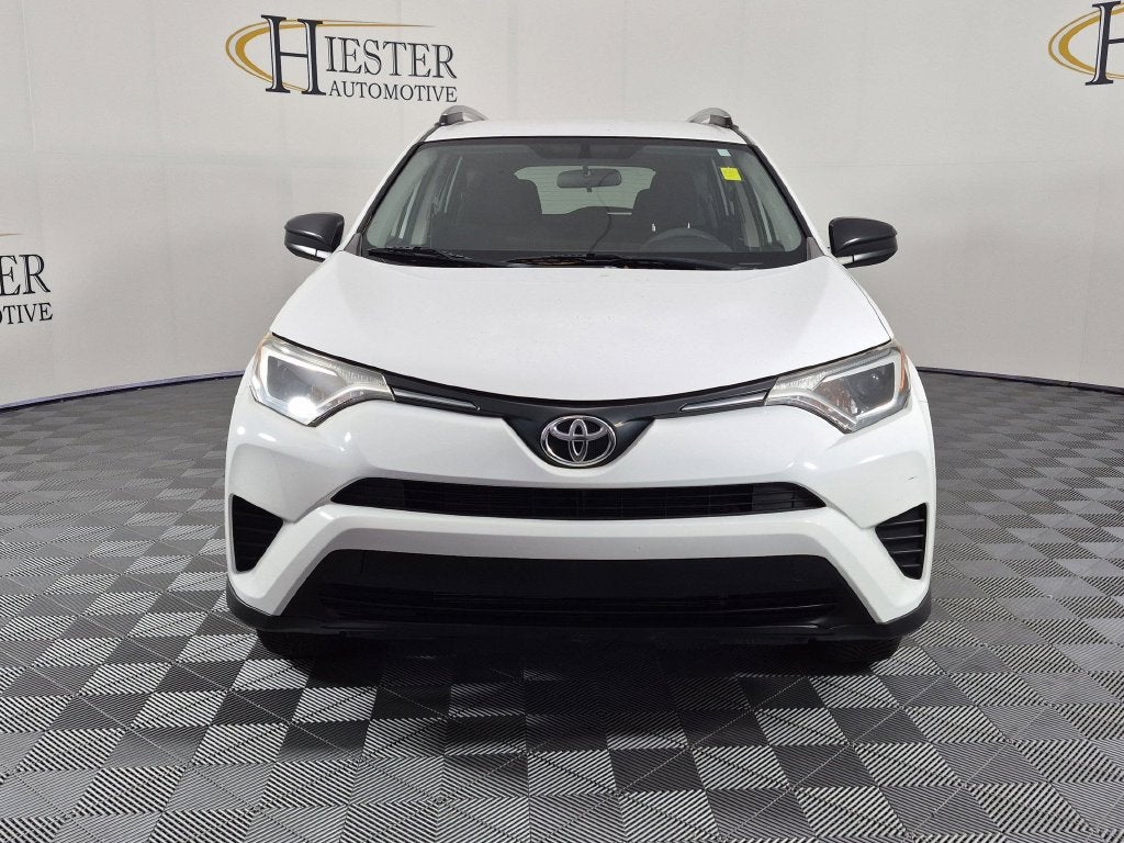 2016 Toyota RAV4 LE - Photo 9