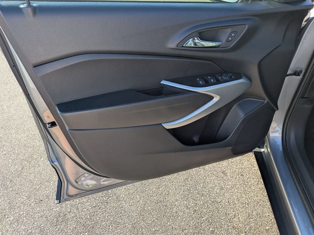 2026 Chevrolet Trax RS - Photo 9
