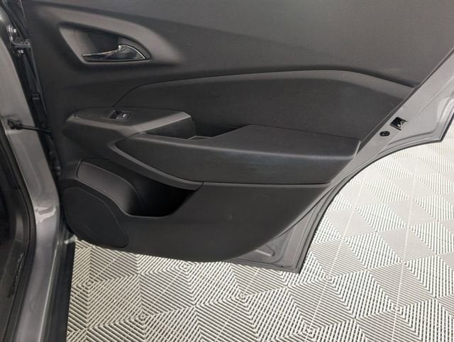 2025 Chevrolet Trax LT - Photo 28